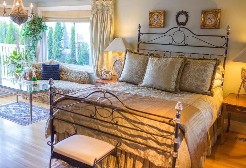 Люкс Deluxe Вид на Море, Crystal S View Bed & Breakfast