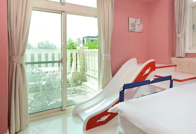 اتاق استاندارد با بالکن, Dancing Butterfly Inn Family Sliding Bnb