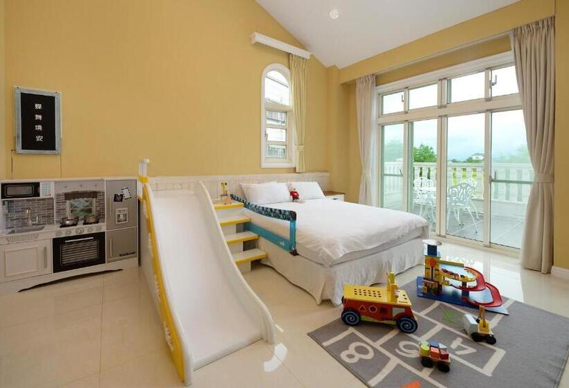 اتاق استاندارد چهارنفره با بالکن, Dancing Butterfly Inn Family Sliding Bnb