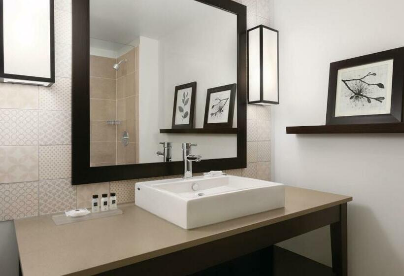 Люкс, Country Inn & Suites By Radisson, Belleville, On