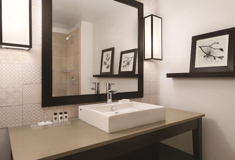 Люкс, Country Inn & Suites By Radisson, Belleville, On