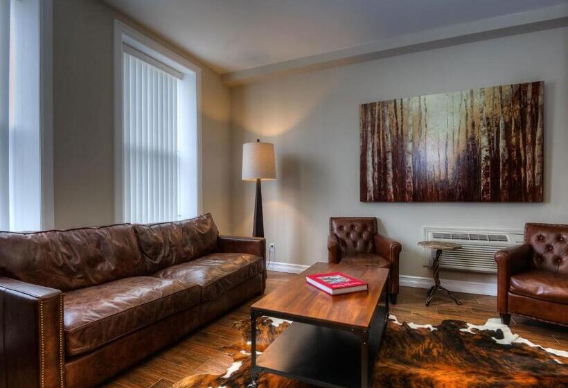 מיטת קינג בסוויטה, Western Hotel & Executive Suites
