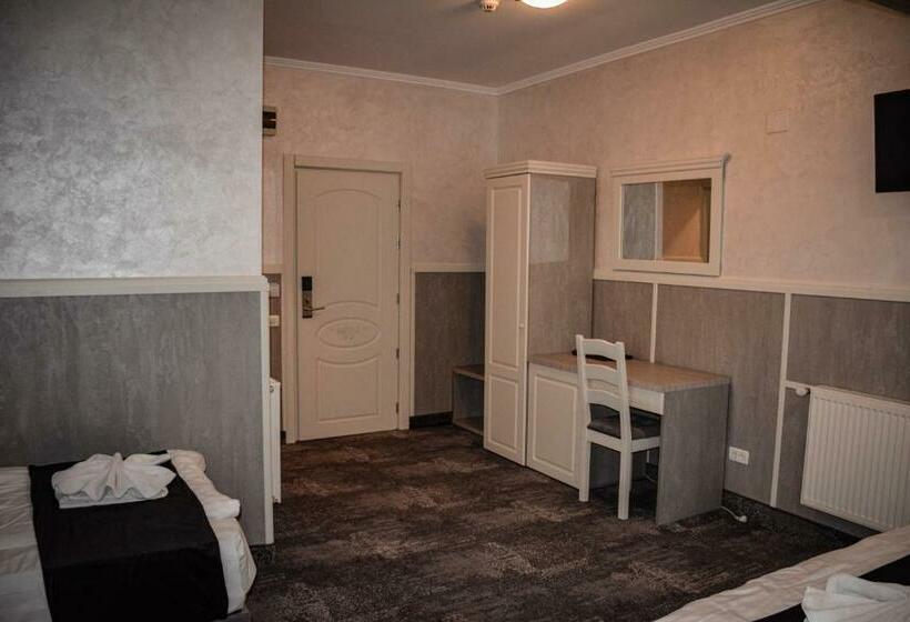 Номер Стандарт Трехместный, Golden Rose Residence