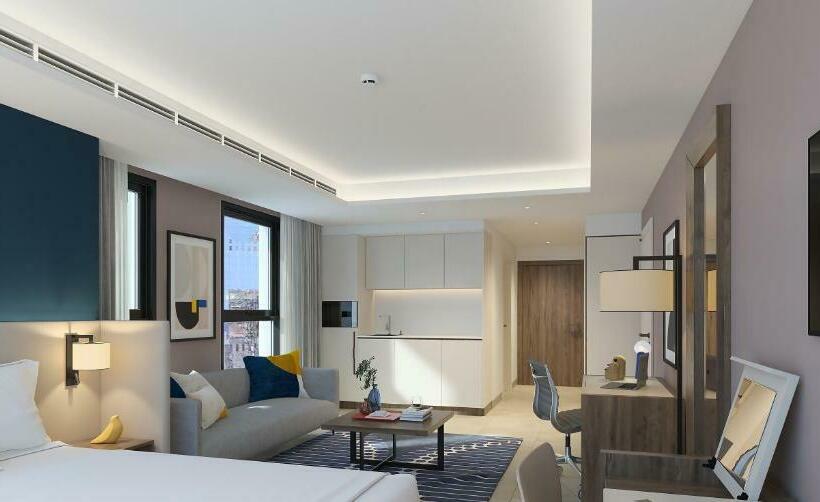 带大床的标准工作室, Voco Doha West Bay Suites, An Ihg
