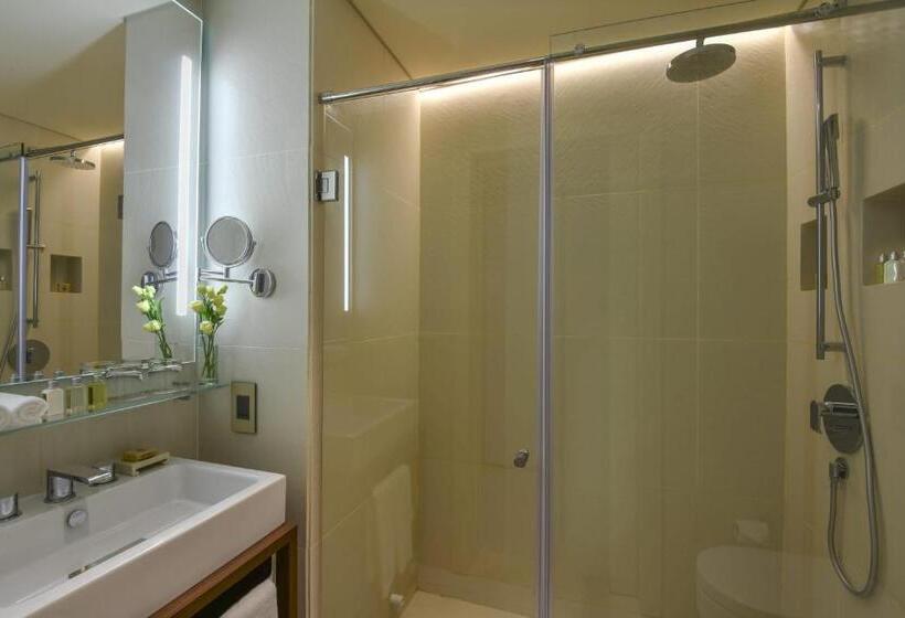 带城市景观的套间, Voco Doha West Bay Suites, An Ihg