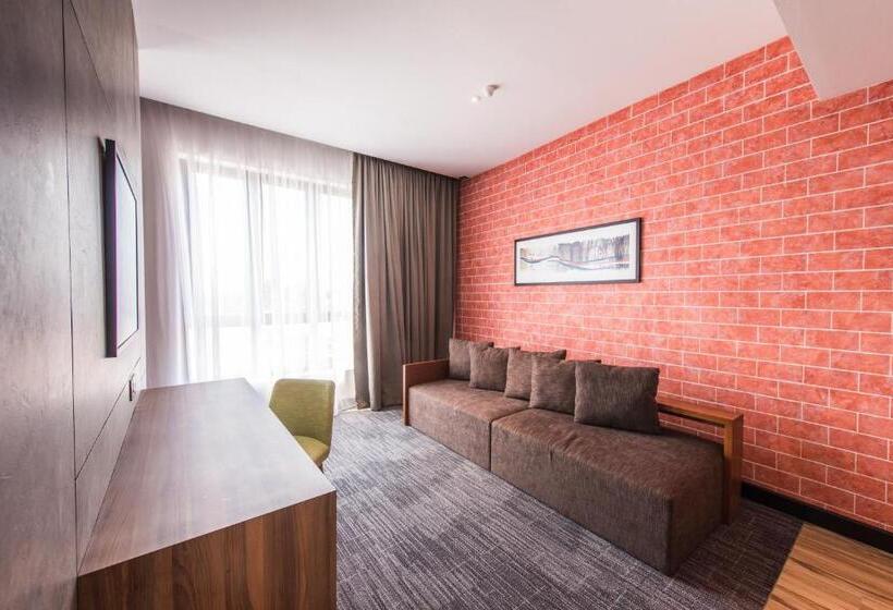 大型套房, The Smith House