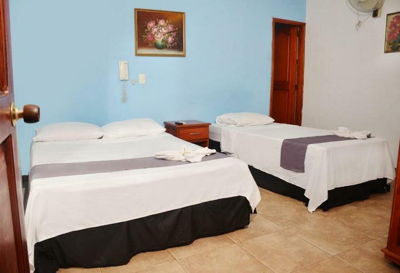 اتاق استاندارد چهار تخته, Plaza Ventura