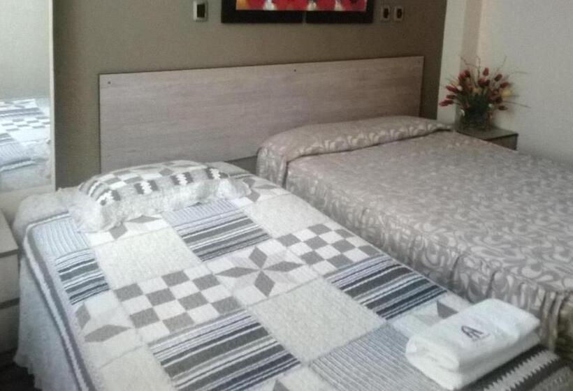 חדר סטנדרט לשלושה, Torresur Tacna