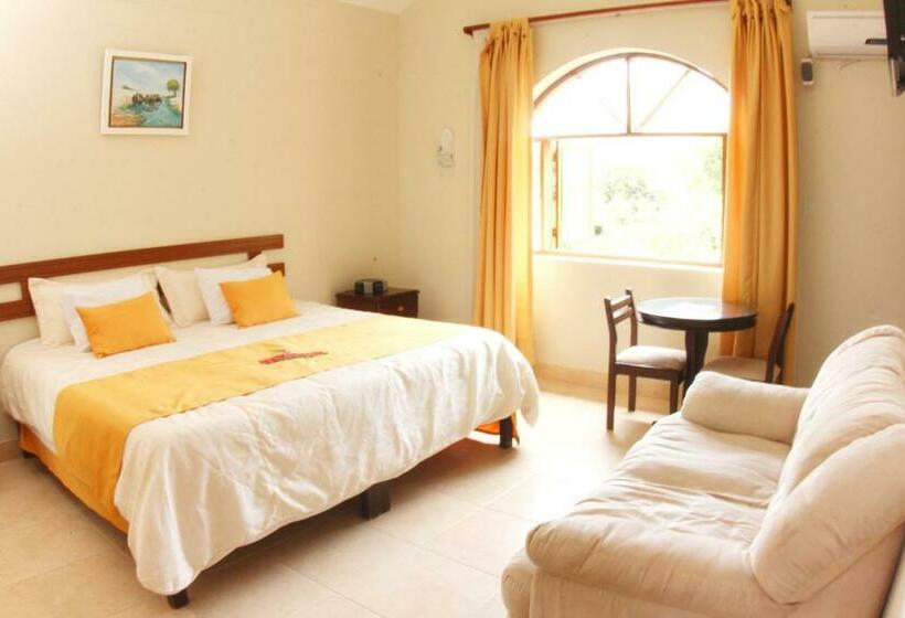 Полулюкс, Lunahuana River Resort