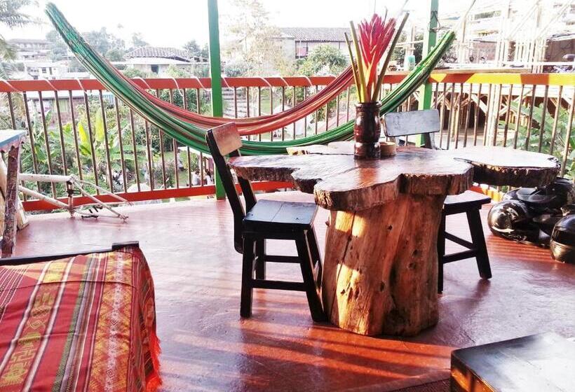 کابین, Hostal Estrella De Agua
