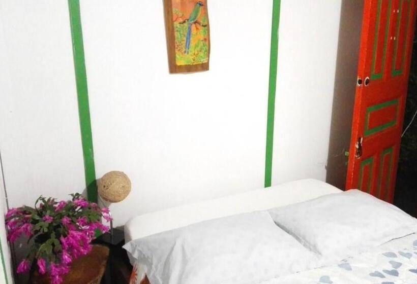 Хижина, Hostal Estrella De Agua