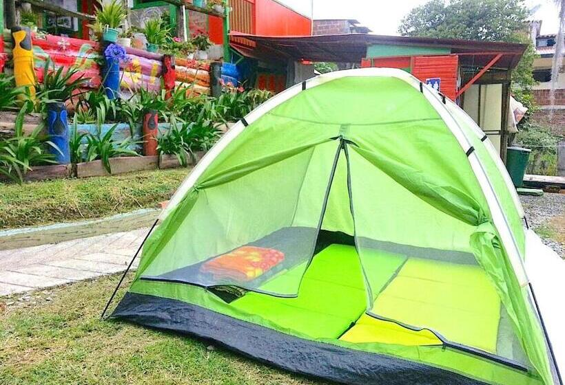 چادر با خدمات رفاهی استاندارد, Hostal Estrella De Agua