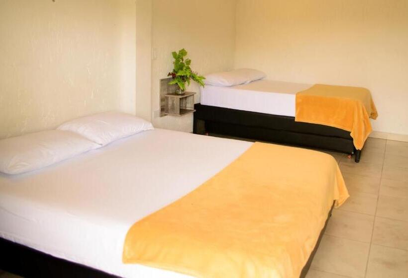 스탠다드 트리플 발코니 룸, Finca Hotel Loma Verde
