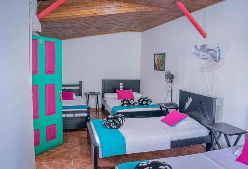 Quarto Quadruple Standard, Finca Hotel El Tizon