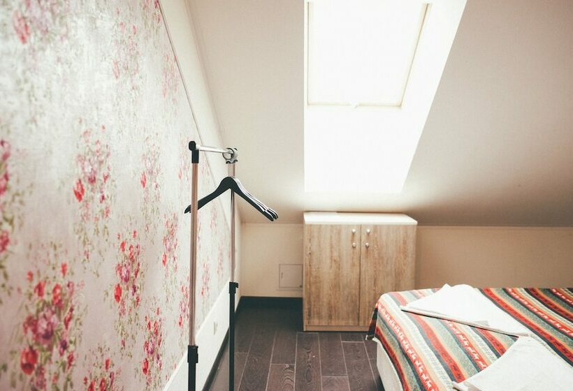 带共用浴室的标准房间, Roof Hostel