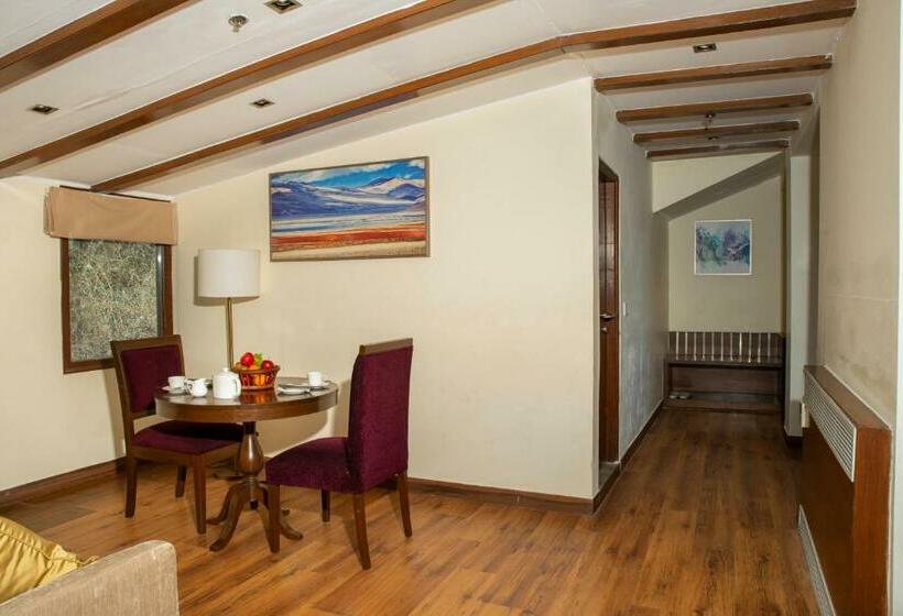 디럭스 스위트, Royal Tulip Shimla  Kufri
