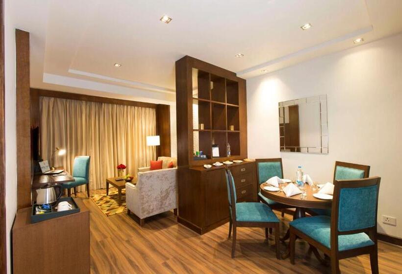 스위트 킹사이즈 침대, Royal Tulip Shimla  Kufri