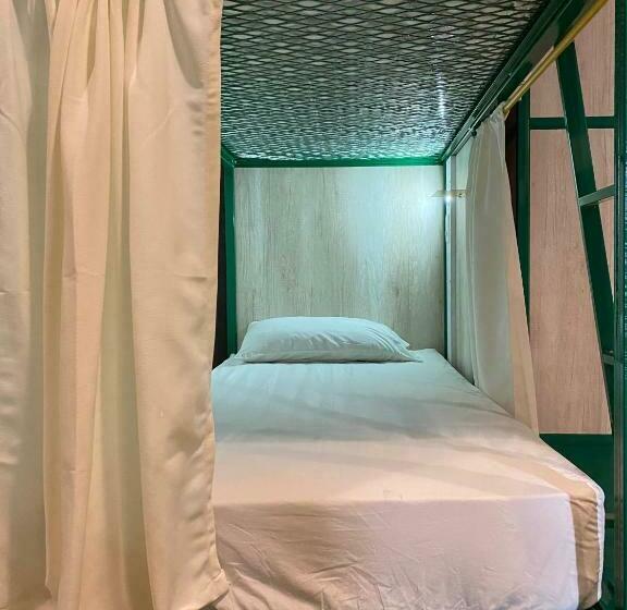 공용 욕실 구비 공동 객실 내의 침대, Viajero Hostel Cali & Salsa School