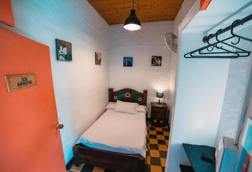 스탠다드 싱글 룸 공동욕실, Viajero Hostel Cali & Salsa School