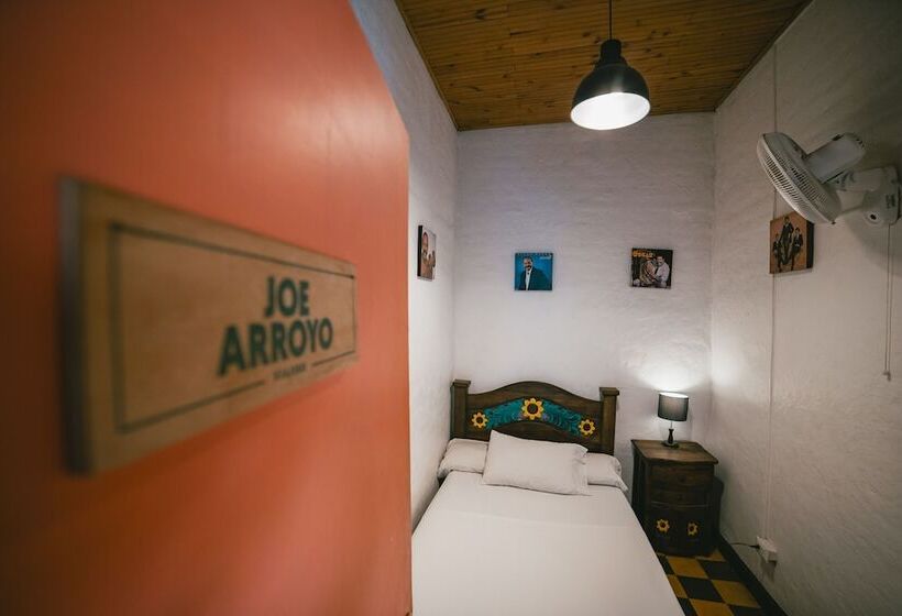 غرفة قياسية فردية حمام مشترك, Viajero Hostel Cali & Salsa School