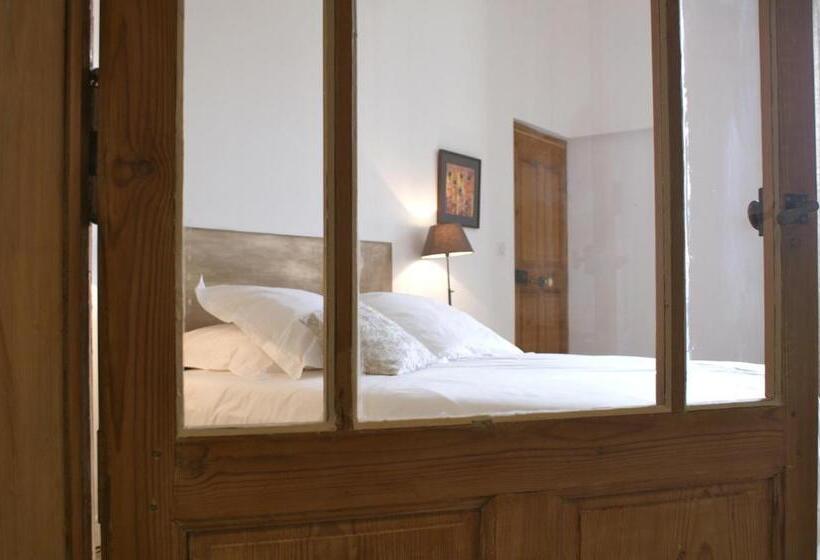 Люкс, La Maison Rouge D Uzes B&b