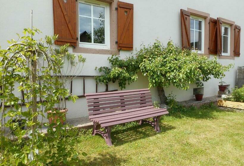 Апартаменты 2 Спальни, Gîte La Charmaie