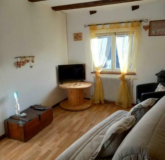 Апартаменты 2 Спальни, Gîte La Charmaie