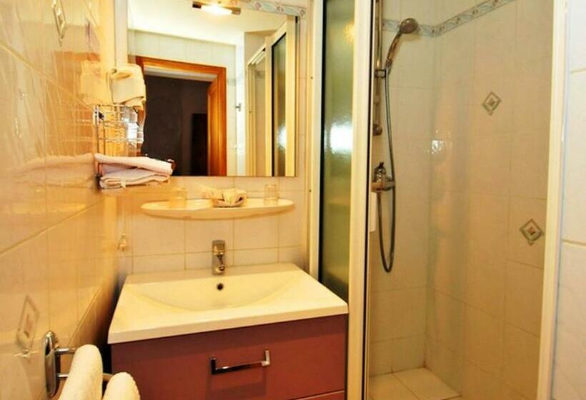اتاق استاندارد, Hôtel La Montagne Fleurie