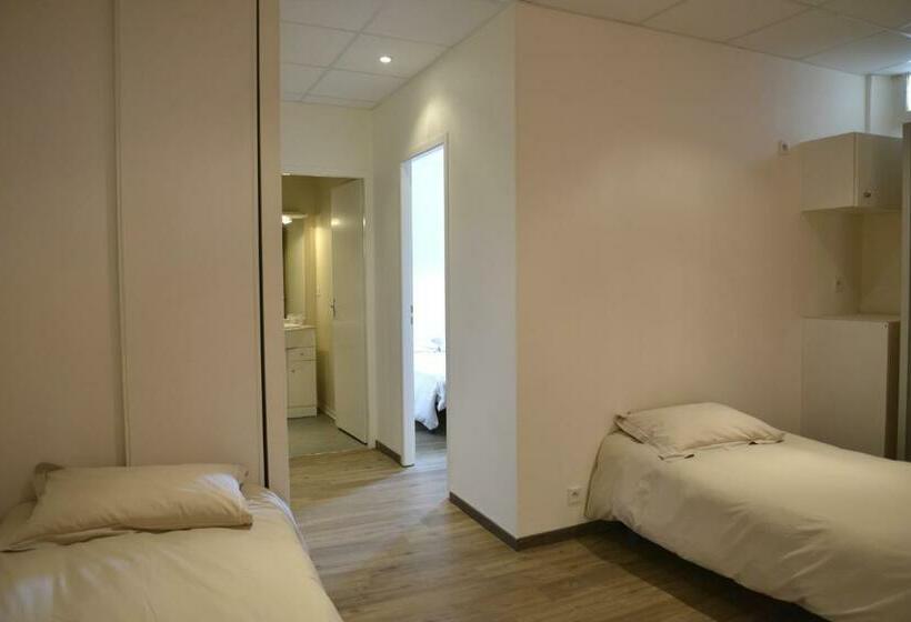 Номер Стандарт Трехместный, Hôtel Des Arceaux