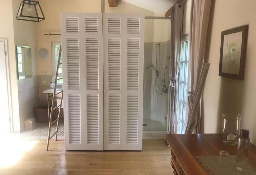 غرفة سوبيريور مطلة على حمام السباحة, Villa La Begude   Boutique Luxury B&b