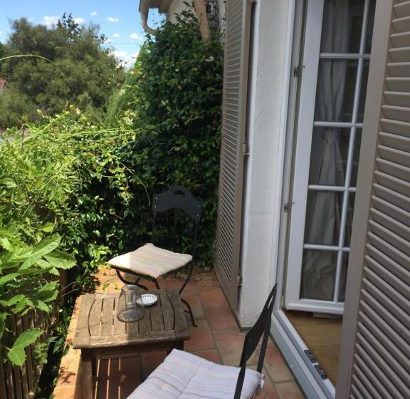 غرفة سوبيريور مطلة على حمام السباحة, Villa La Begude   Boutique Luxury B&b