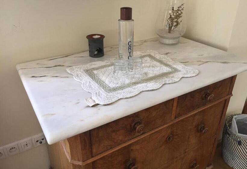 غرفة سوبيريور مطلة على حمام السباحة, Villa La Begude   Boutique Luxury B&b