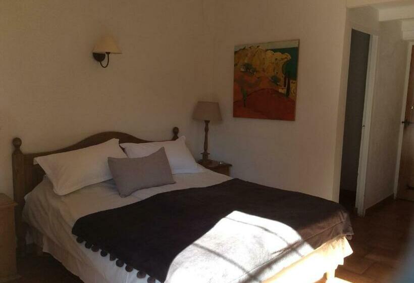 غرفة قياسية رباعية, Clos Des Iris