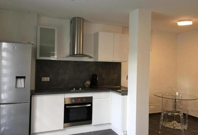 Студио Стандарт Вид на Бассейн, Hôtel Eden Cassis   Parking Privé