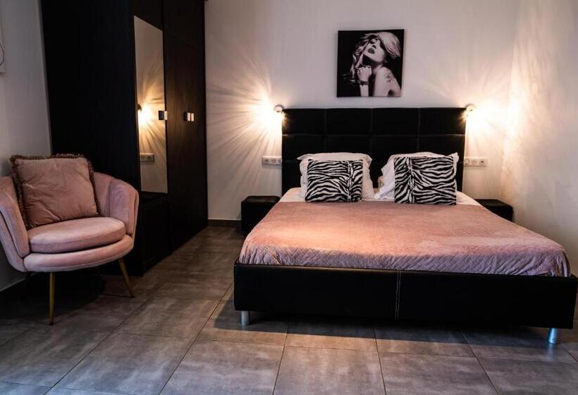 Студио Стандарт с Балконом, Hôtel Eden Cassis   Parking Privé