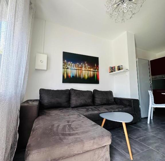 Апартаменты 1 Спальня Вид на Бассейн, Hôtel Eden Cassis   Parking Privé