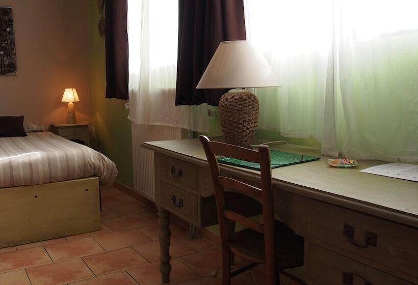 Четырехместный номер Премиум, Hôtel Le Relais Du Luberon