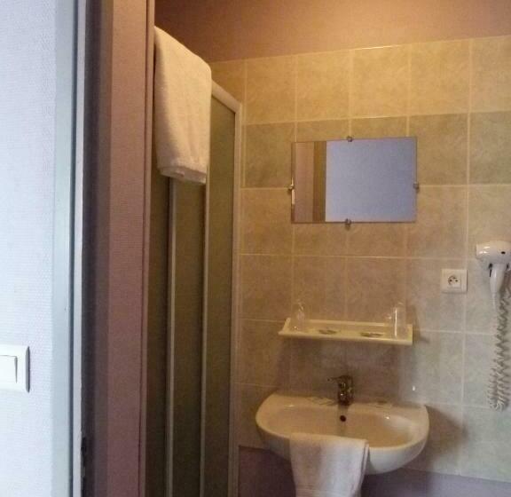Номер Стандарт, Hôtel Victor