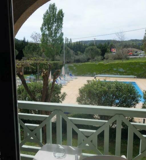 اتاق استاندارد چهار تخته, Le Clos Des Bruyeres