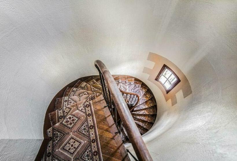 Четырехместный Номер Стандарт, Château De La Flocellière