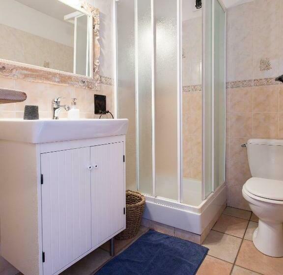 Четырехместный Номер Стандарт, Gite Auberge De Montvilliers
