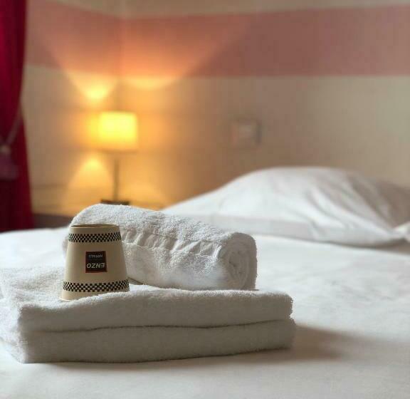Номер Стандарт, Enzo Hotels Neufchâteau By Kyriad Direct