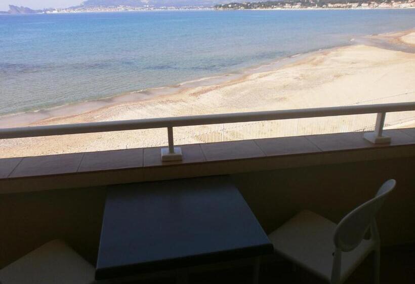 اتاق استاندارد با بالکن و چشم‌انداز دریا, Au Tapis De Sable