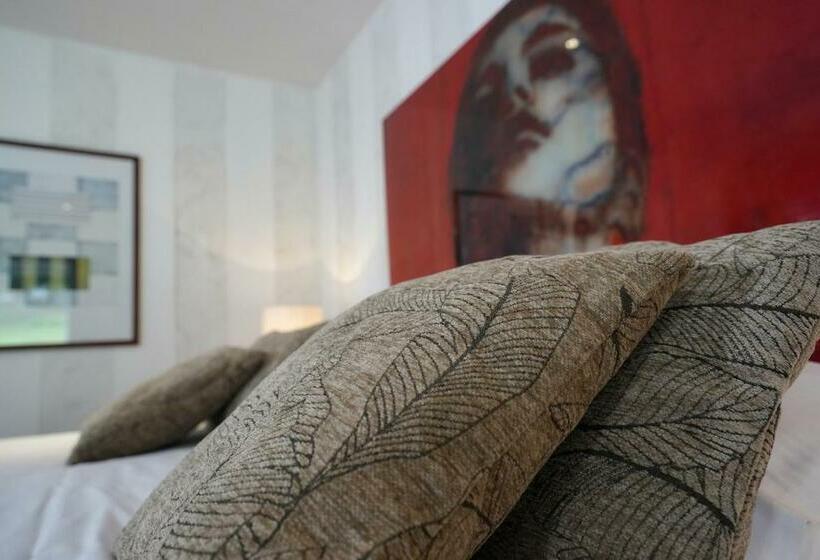 Полулюкс Кровать Кинг, Auberge De La Poulcière