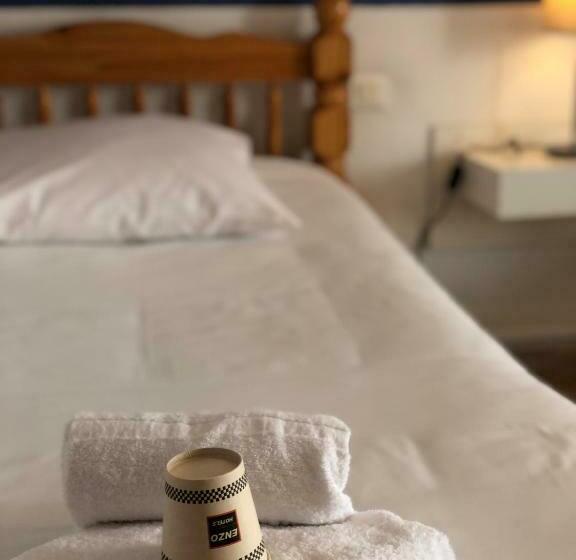 Четырехместный Номер Стандарт, Enzo Hotels Neufchâteau By Kyriad Direct