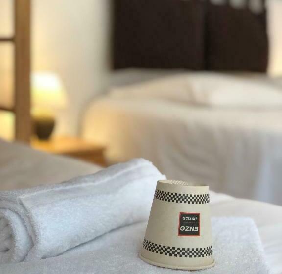 Четырехместный Номер Стандарт, Enzo Hotels Neufchâteau By Kyriad Direct