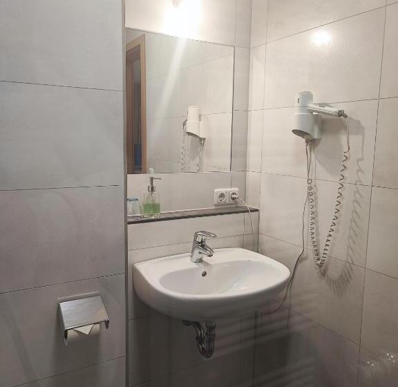 Номер Стандарт, Wirtshaus Zur Bina