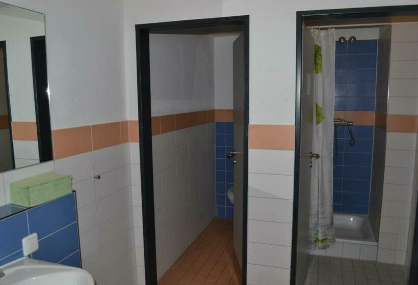 带共用浴室的标准房间, Jugendherberge Lübeck Altstadt