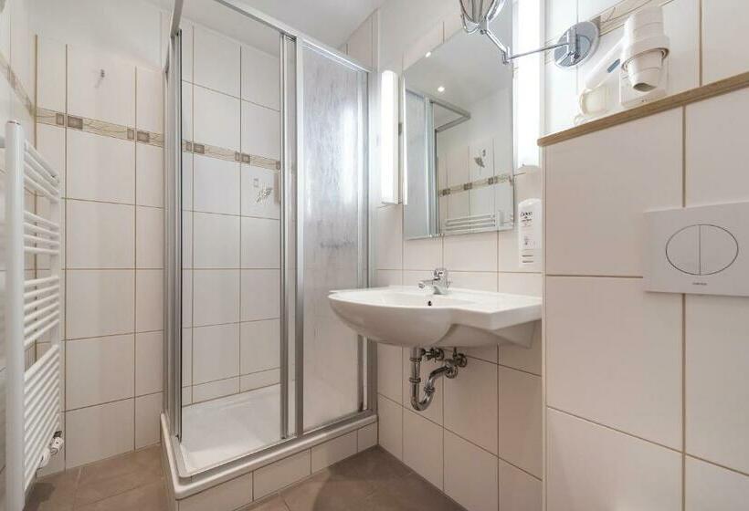 اتاق راحتی با چشم‌انداز دریا, Strandhotel Zur Promenade