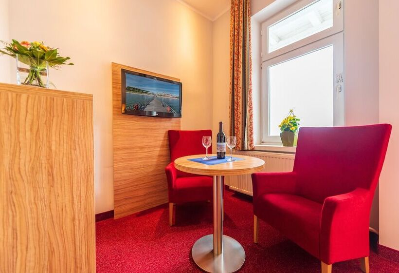 스탠다드 발코니 룸 바다 전망, Strandhotel Zur Promenade